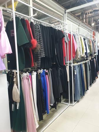 Продаю стойки металлические для бутика одежды