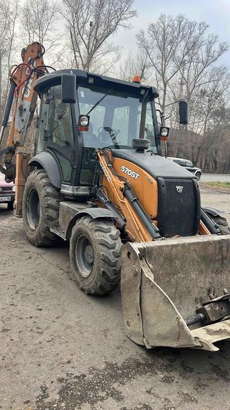 Экскаватор-погрузчик