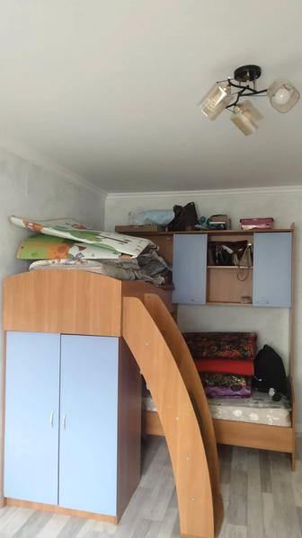 Шкаф и кровать