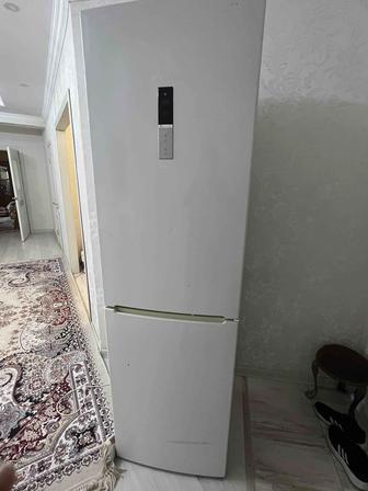 Рабочий холодильник продаю
