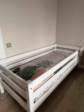 Продам кровать детскую