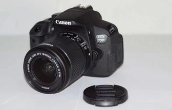 Продам зеркальный фотоаппарат Canon 700D не битый не оцарапанный не роняли