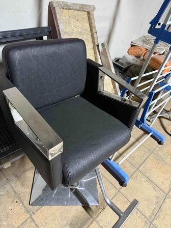 Продам парикмахерские кресла