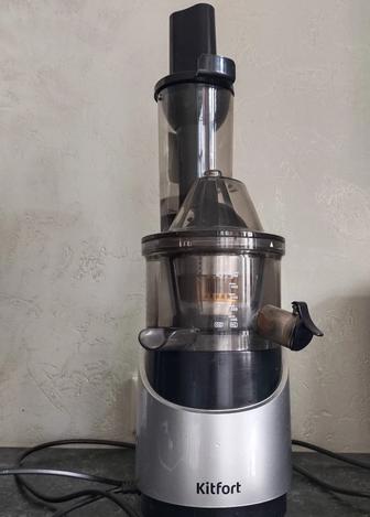Продам шнековую соковыжималку Kitfort