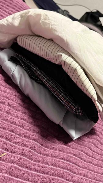 Мужская куртка и джинсы