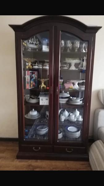 Продам мебель шкаф -горка для посуды и книг