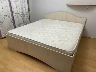 Двуспальная кровать