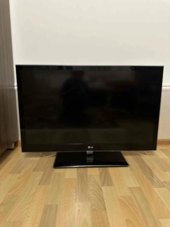 Телевизор LG 106см 42 дюйма б/у в хорошем состоянии с пультом