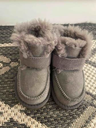 Продам сапоги UGG для девочки зимние полностью натуральные