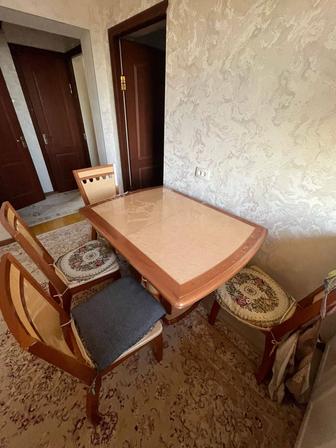 Кухонный стол со стульями