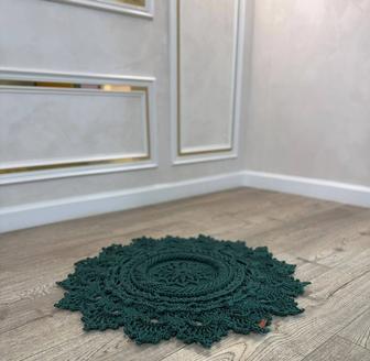 Декоративный коврик ручной работы