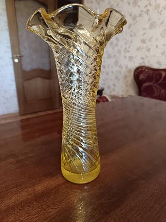Продам винтажную вазу