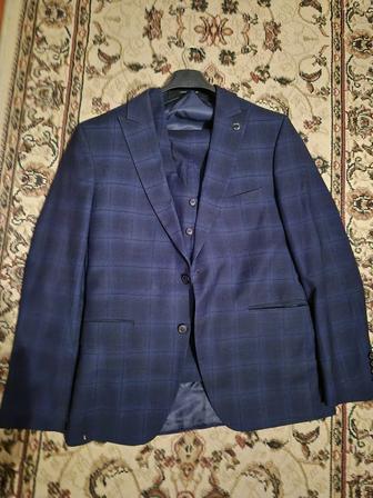 Продам подростковый костюм тройку б/у