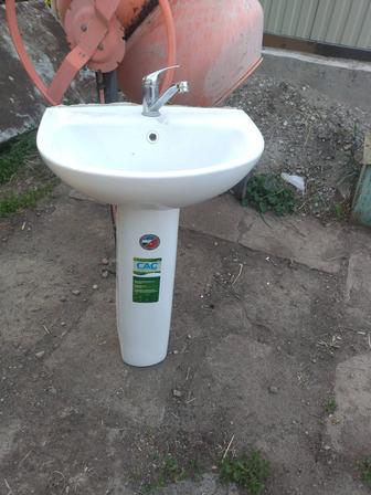 Продам раковину со стойкой