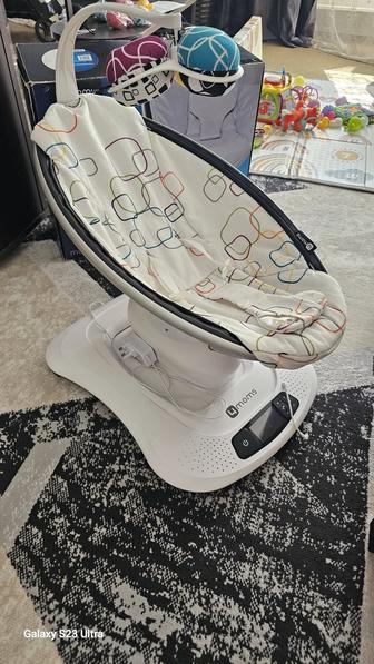 Качеля 4Moms MamaRoo4 белый в отличном состоянии