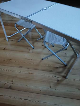 Продам раскладной туристический столик со стульчиками в отличном состоянии