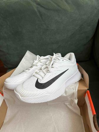 Кроссовки для тенниса Nike женские 41