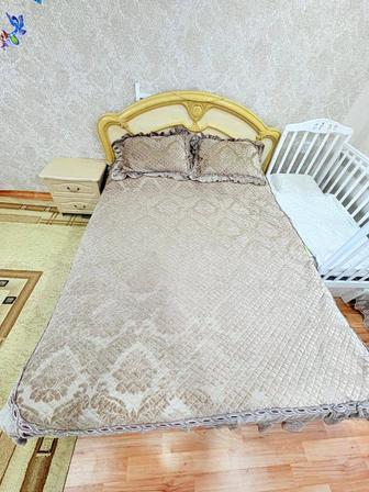 Продам спальный гарнитур .