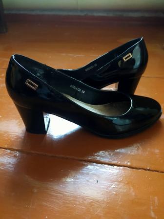 Туфли женские лакированные 38 размер