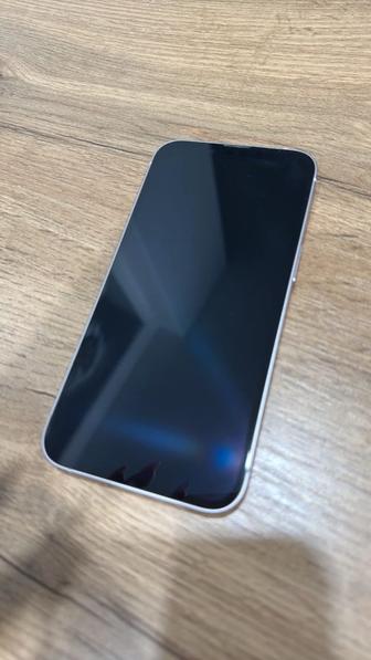 iPhone 13 розового цвета