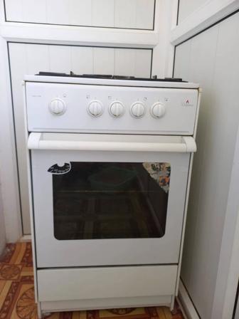Продаю газ плиту