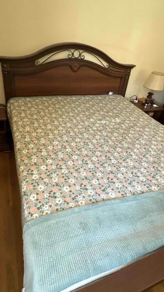 Кровать с матрасом