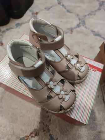 Детские сандалии