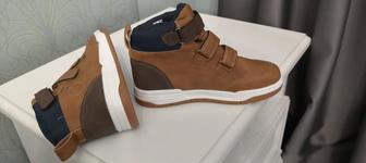 Продам осенние ботинки для мальчика