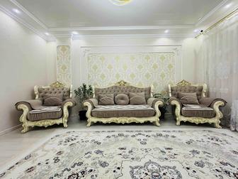 Диван с двумя креслами