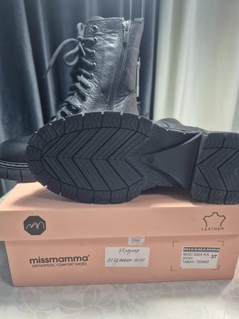 Продам женские ботинки