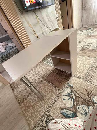 Продаю маникюрный стол