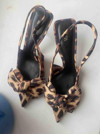 Туфли Zara , 37 новые