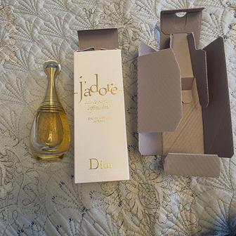 Продам парфюмерную воду