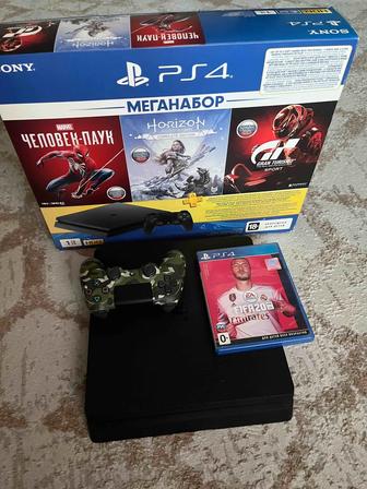 PlayStation 4 slim 1Тб, в отличном состоянии