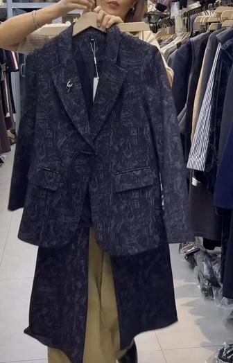 Женский костюм на 42-44