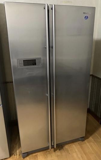 Продам холодильник Samsung RS21HNTRS