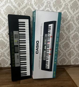 Продаю синтезатор CASIO LK-135