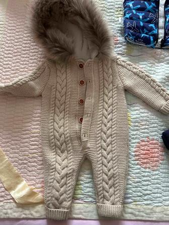 Продам детский вязаный комбинезон