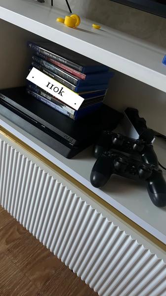 Продам PS4 slim 1TB