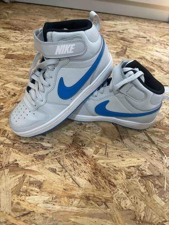 Продам кроссовки Nike