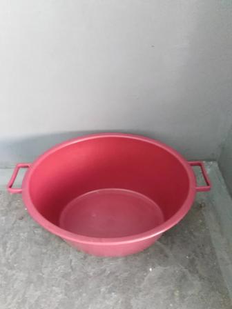 ОТДАМ ДАРОМ таз. Из пластика, БОЛЬШОЙ, 40х25х50, 25л, овальный, бу