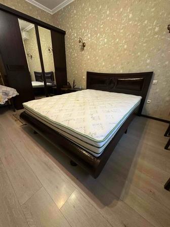 Продам кровать с матрасом 160х200 и тумбочкой