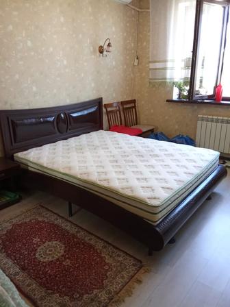 Продам кровать с матрасом 160х200 и тумбочкой