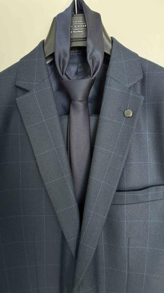 Продам костюм