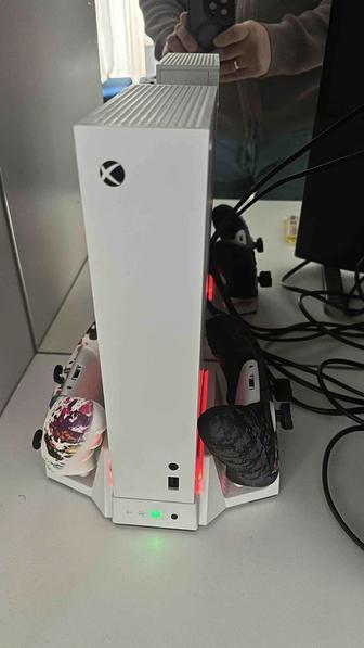 Xbox series S, 512 gb, 2 джойстика, подставка/охлаждение/зарядная станция