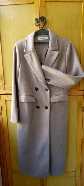 Пальто Max Mara классическое.