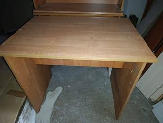 Продам офисные столы желто-коричневого цвета