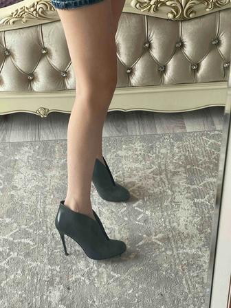 Продам осенние ботильоны Loretta Vera