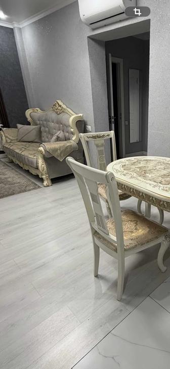 Продам комплект диван стол со стульями