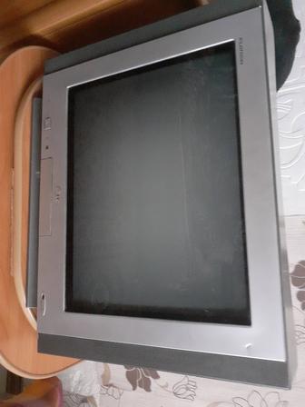 Отдам бесплатно телевизор марки LG